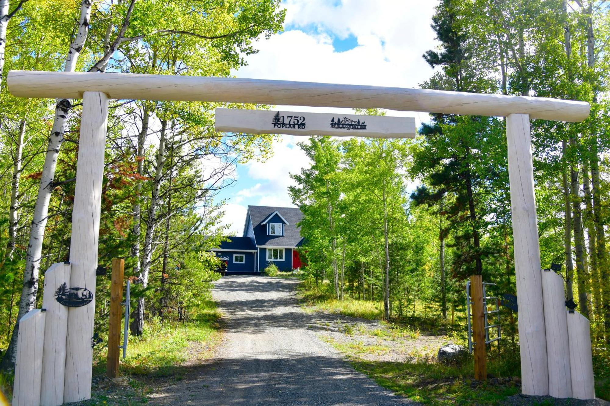 The Blue Cottage B&B Seventy Mile House Экстерьер фото